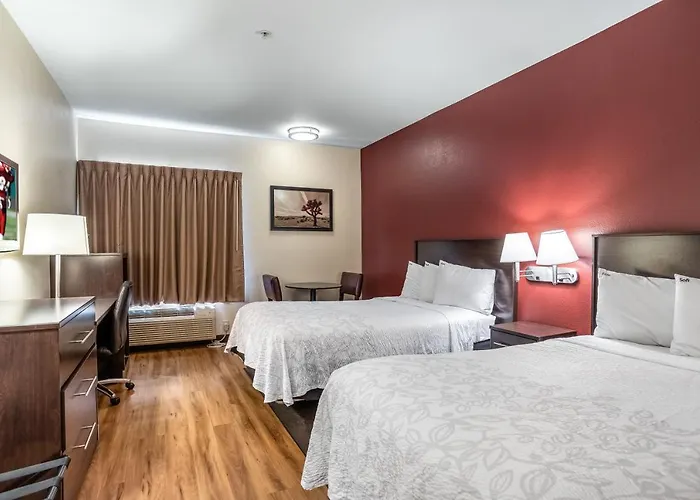 Hotel Red Roof Plus+ - Phoenix Airport 3*