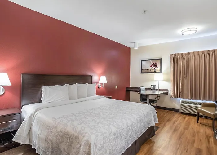 Red Roof Plus+ - Phoenix Airport Hotel