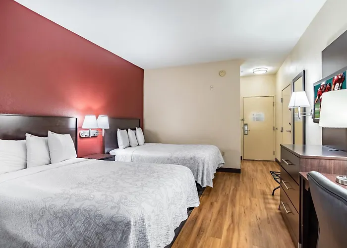 Red Roof Plus+ - Phoenix Airport Hotel