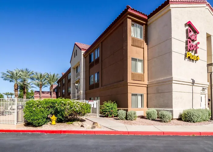 Hotel Red Roof Plus+ - Phoenix Airport Tempe