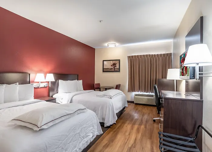 Red Roof Plus+ - Phoenix Airport Hotel 3*