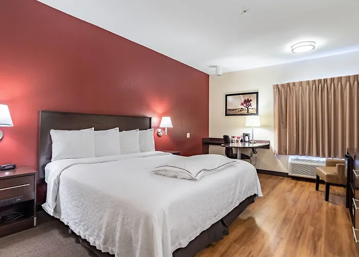 Red Roof Plus+ - Phoenix Airport Hotel 3*