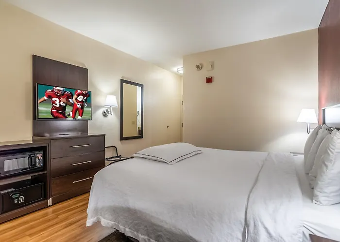 Hotel Red Roof Plus+ - Phoenix Airport 3*