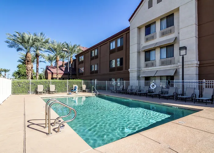 Red Roof Plus+ - Phoenix Airport Hotel 3*