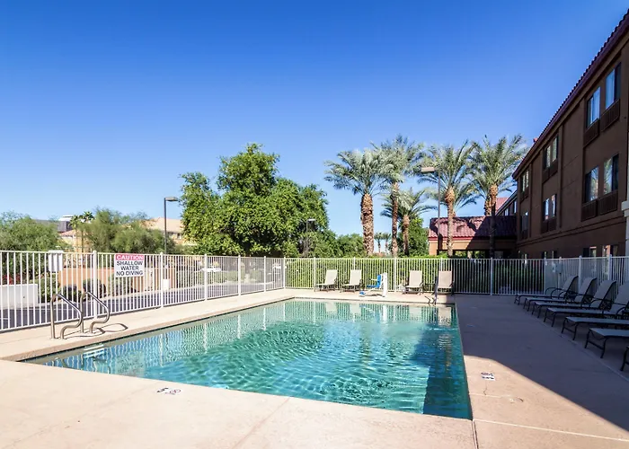 Red Roof Plus+ - Phoenix Airport Hotel Tempe