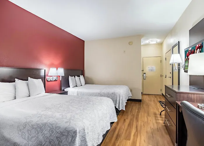 Red Roof Plus+ - Phoenix Airport Hotel 3*