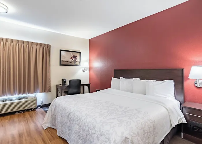 Hotel Red Roof Plus+ - Phoenix Airport Tempe