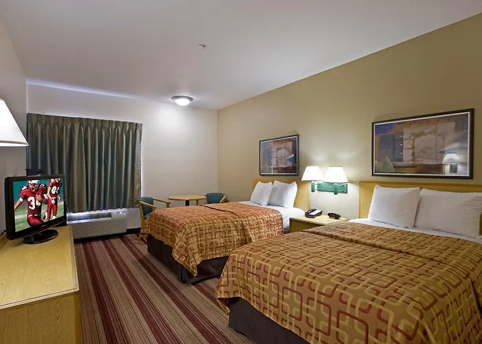 Hotel Red Roof Plus+ - Phoenix Airport Tempe