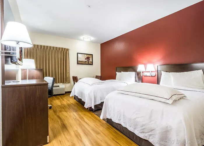 Hotel Red Roof Plus+ - Phoenix Airport 3*