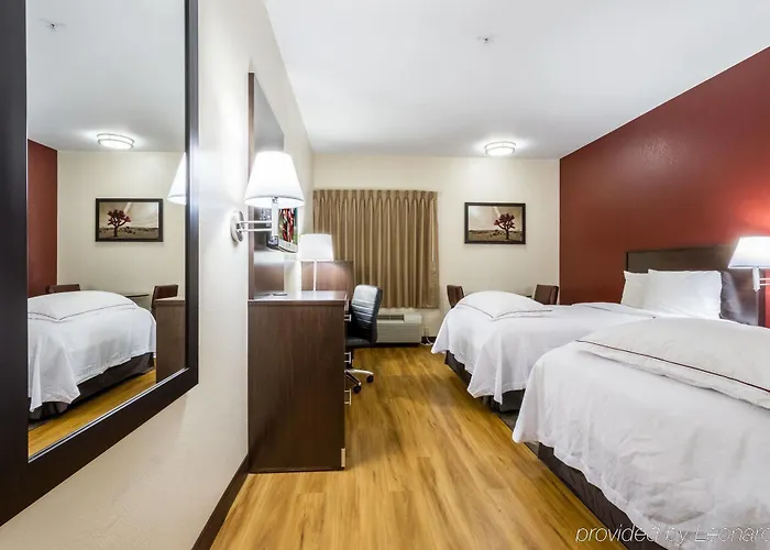 Hotel Red Roof Plus+ - Phoenix Airport Tempe