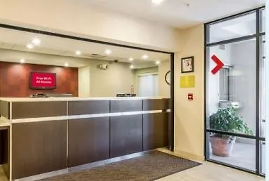 Red Roof Plus+ - Phoenix Airport 3*