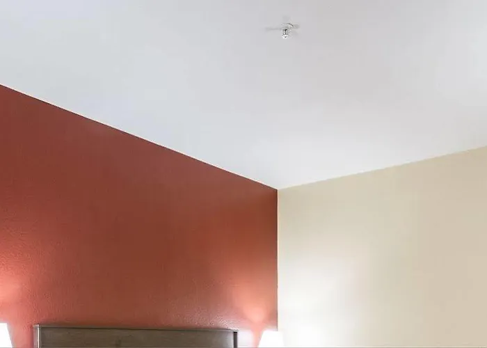 Red Roof Plus+ - Phoenix Airport Hotel Tempe