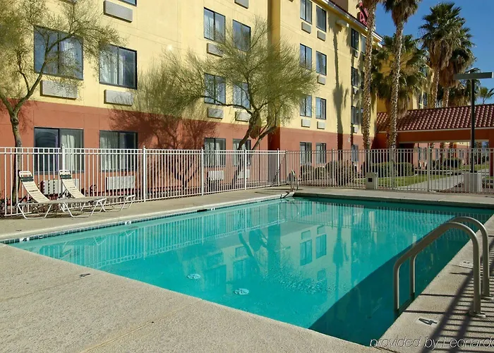 Hotel Red Roof Plus+ - Phoenix Airport