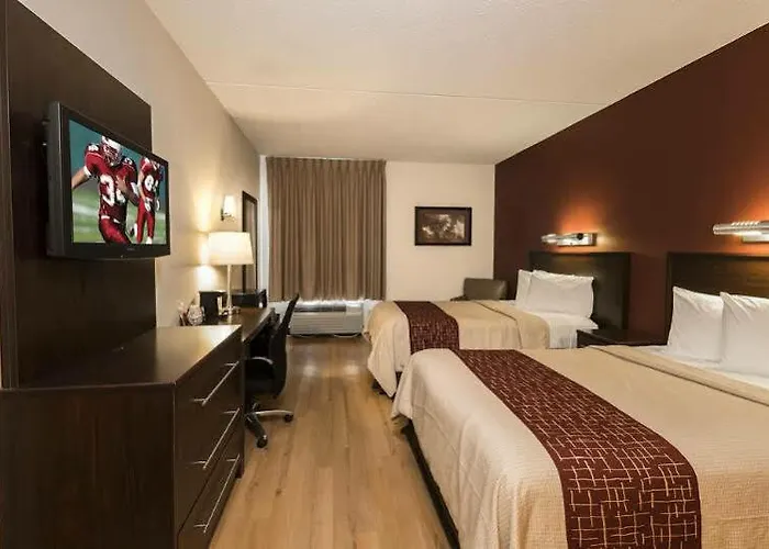 Hotel Red Roof Plus+ - Phoenix Airport 3*